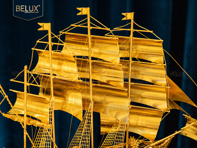 Thuyền buồm phong thủy mạ vàng 24k&nbsp;51x18x34cm